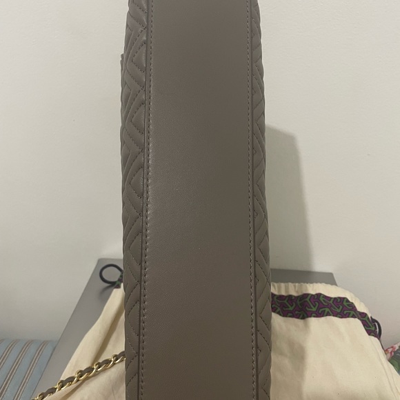 Tory Burch FLEMING CONVERTIBLE SHOULDER BAG. - Picture 12 of 15